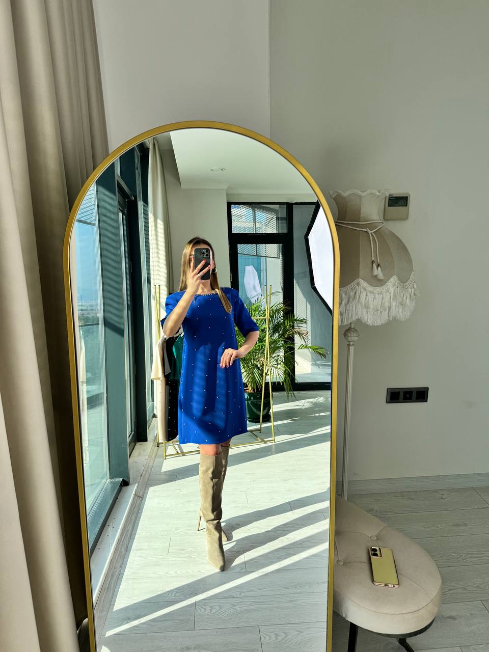 Saks%20Vatkalı%20Önü%20Taşlı%20Krep%20Elbise