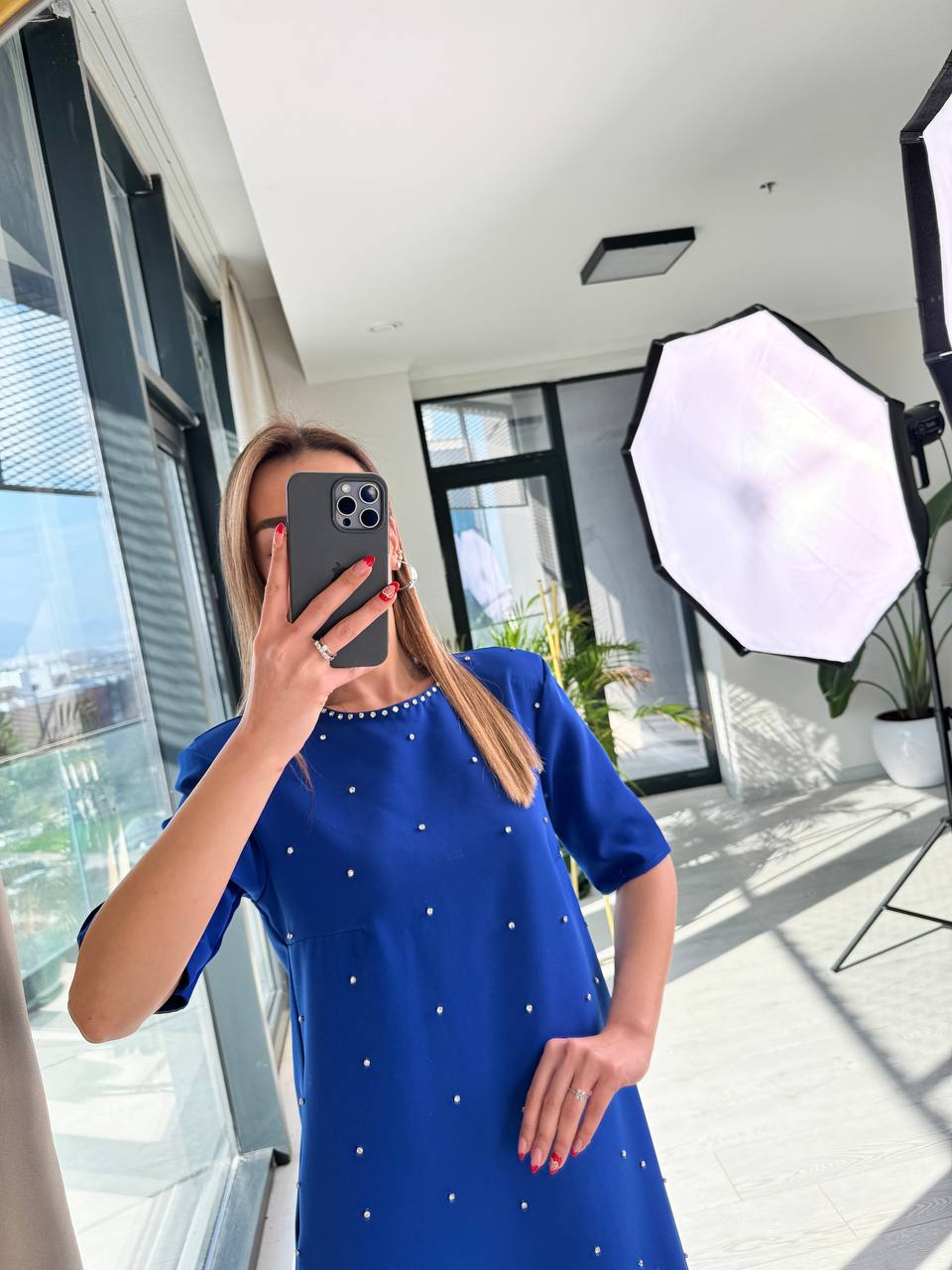 Saks%20Vatkalı%20Önü%20Taşlı%20Krep%20Elbise