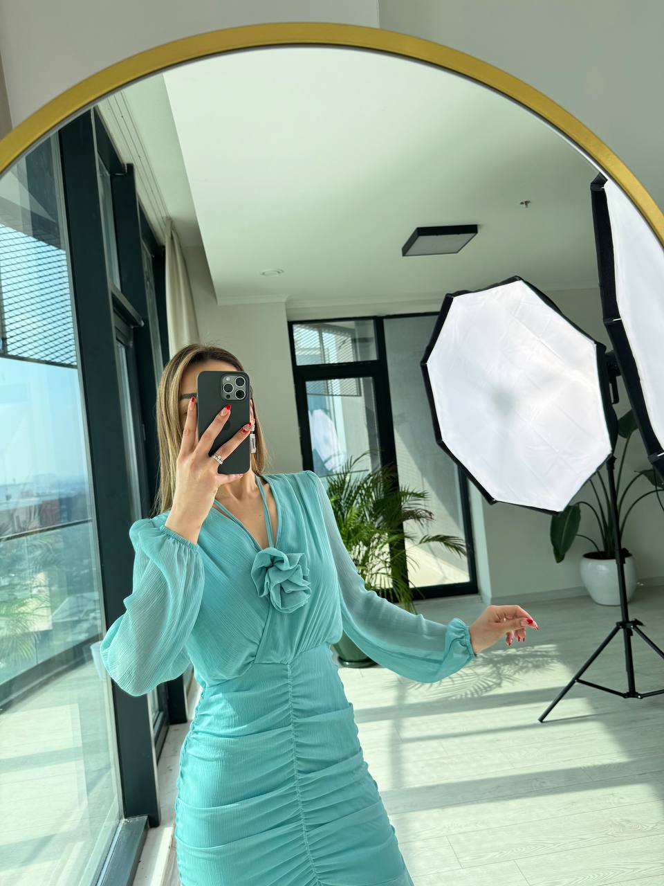 Mavi%20Drapeli%20Gül%20Detaylı%20Astarlı%20Şifon%20Elbise
