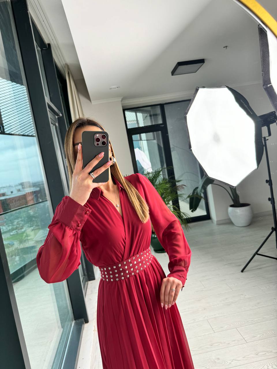 Bordo%20Astarlı%20Bel%20Kuşak%20Detaylı%20Piliseli%20Şifon%20Elbise