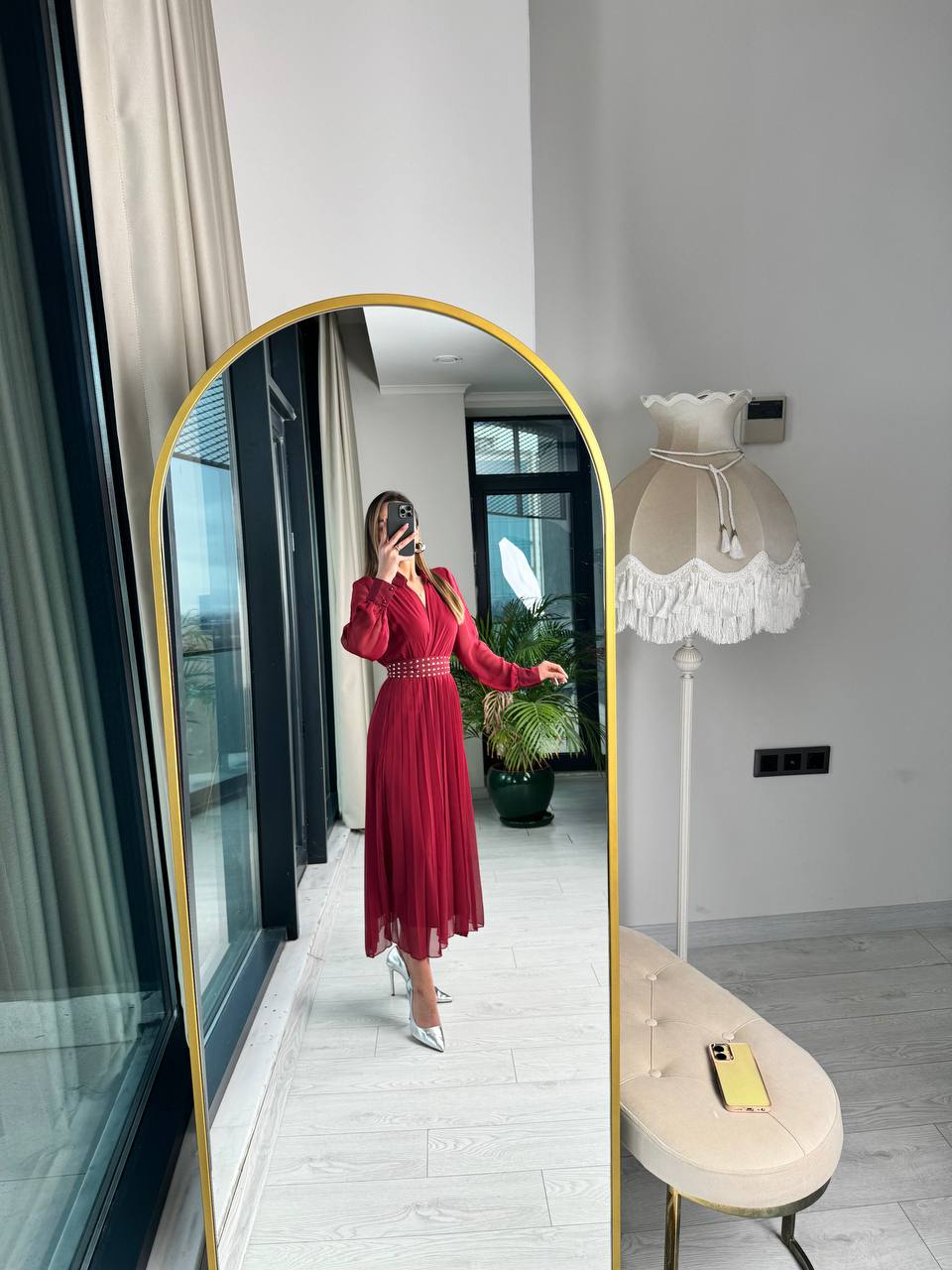 Bordo%20Astarlı%20Bel%20Kuşak%20Detaylı%20Piliseli%20Şifon%20Elbise