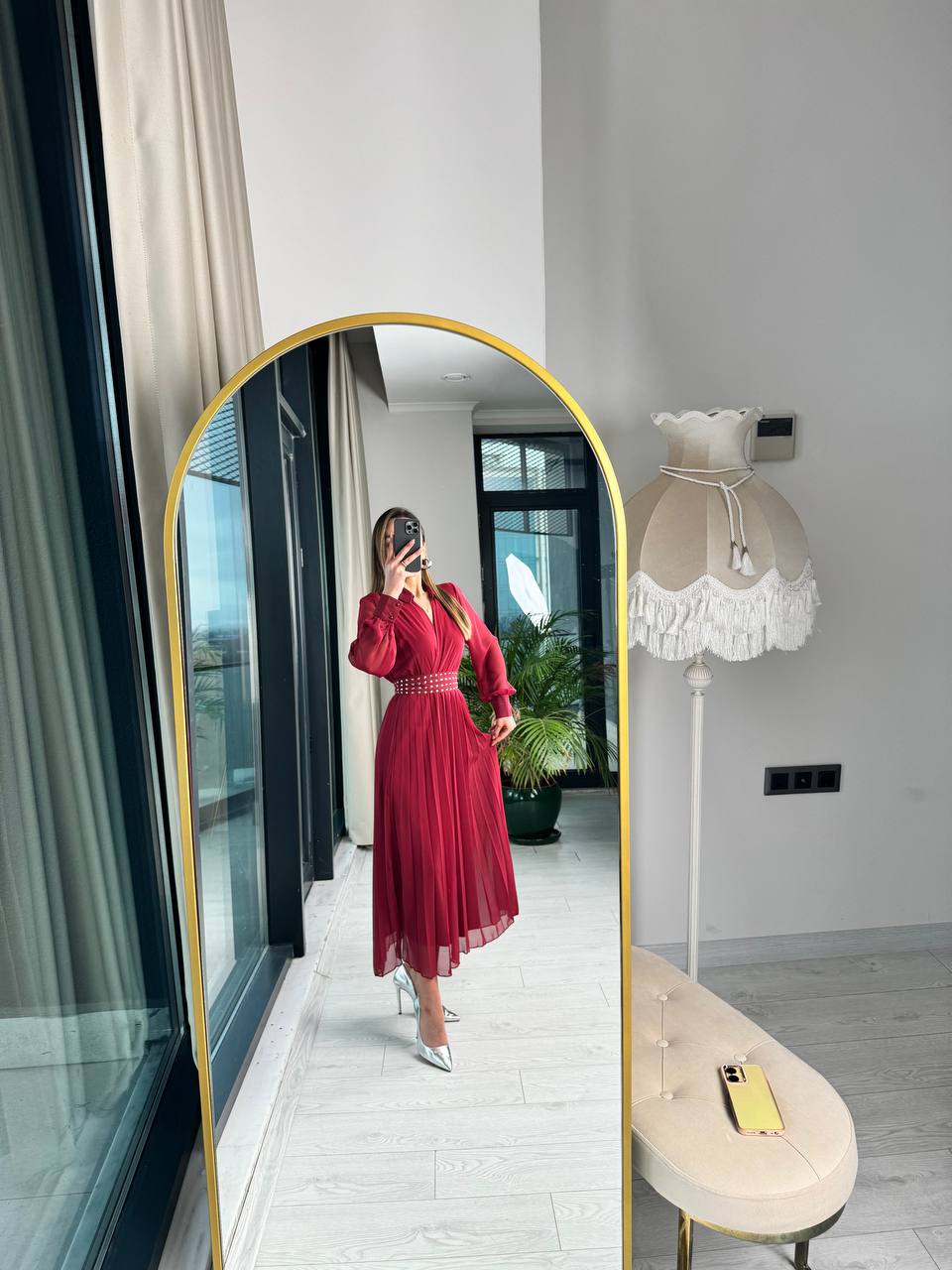 Bordo%20Astarlı%20Bel%20Kuşak%20Detaylı%20Piliseli%20Şifon%20Elbise
