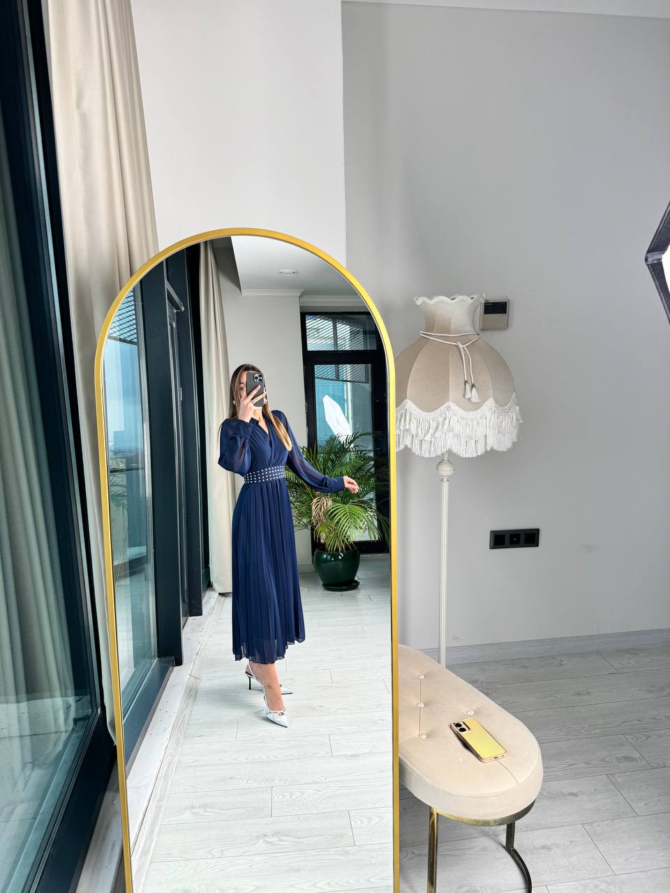Koyu%20Mavi%20Astarlı%20Bel%20Kuşak%20Detaylı%20Piliseli%20Şifon%20Elbise