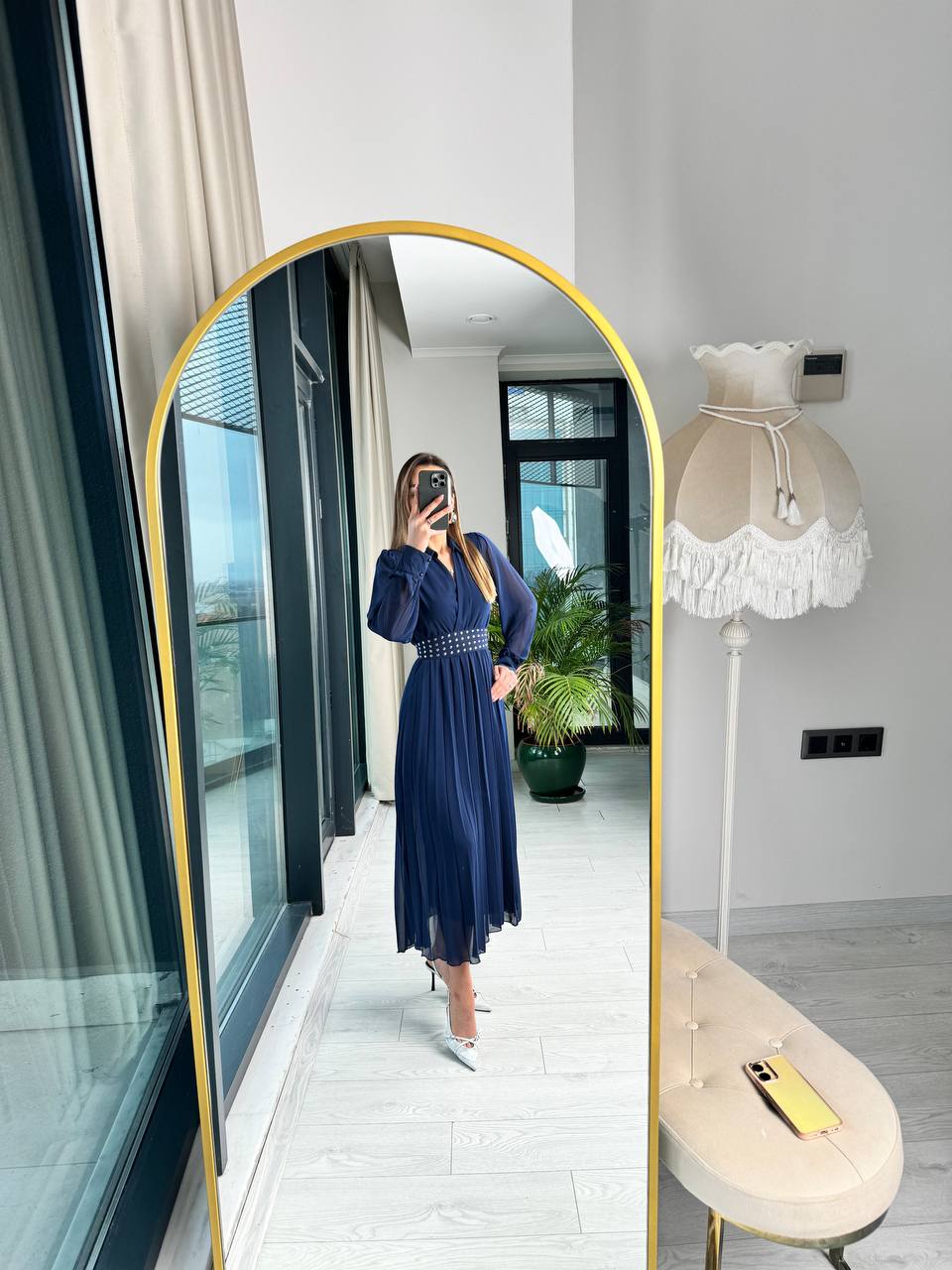 Koyu%20Mavi%20Astarlı%20Bel%20Kuşak%20Detaylı%20Piliseli%20Şifon%20Elbise