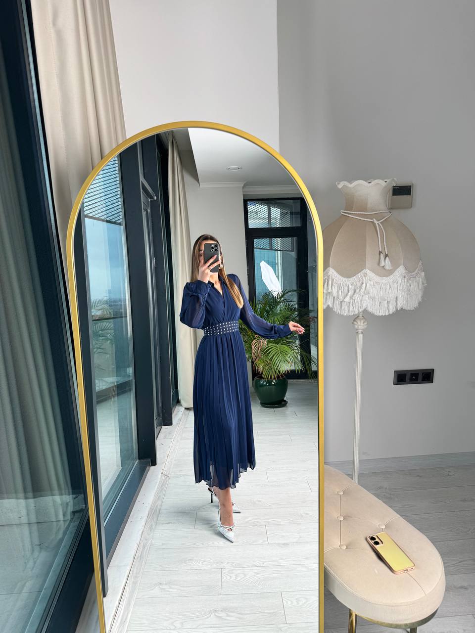 Koyu%20Mavi%20Astarlı%20Bel%20Kuşak%20Detaylı%20Piliseli%20Şifon%20Elbise