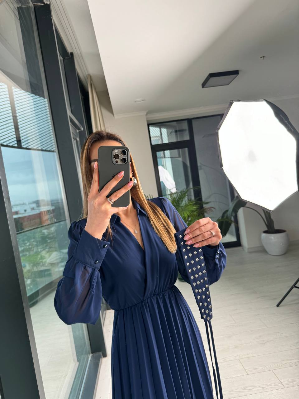 Koyu%20Mavi%20Astarlı%20Bel%20Kuşak%20Detaylı%20Piliseli%20Şifon%20Elbise