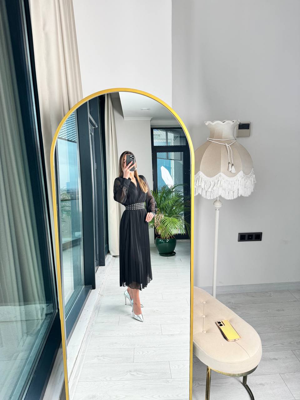 Siyah%20Astarlı%20Bel%20Kuşak%20Detaylı%20Piliseli%20Şifon%20Elbise