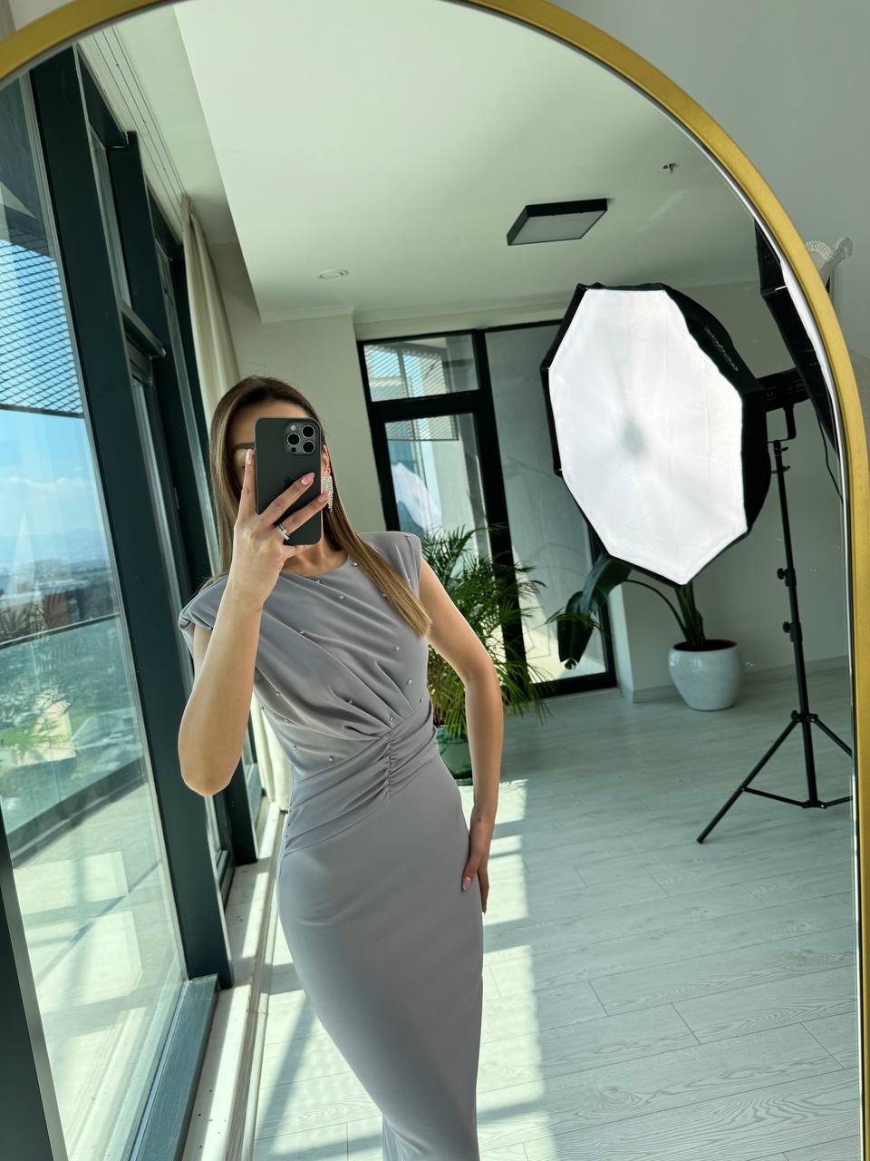 Gri%20Önü%20Taşlı%20Bel%20Detaylı%20Krep%20Kumaş%20Kalem%20Elbise
