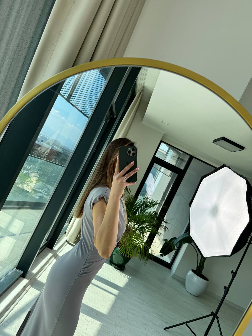 Gri%20Önü%20Taşlı%20Bel%20Detaylı%20Krep%20Kumaş%20Kalem%20Elbise