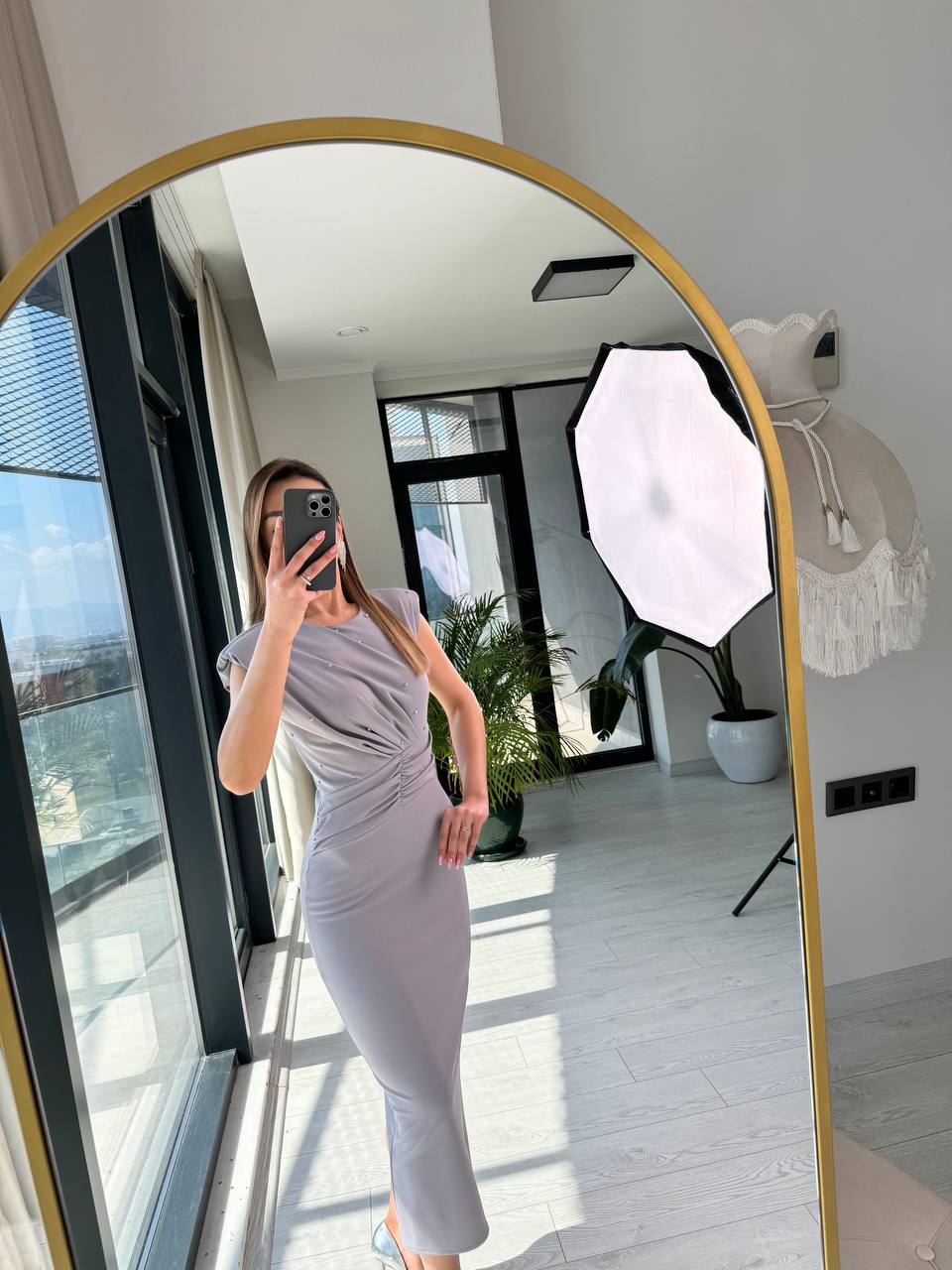 Gri%20Önü%20Taşlı%20Bel%20Detaylı%20Krep%20Kumaş%20Kalem%20Elbise