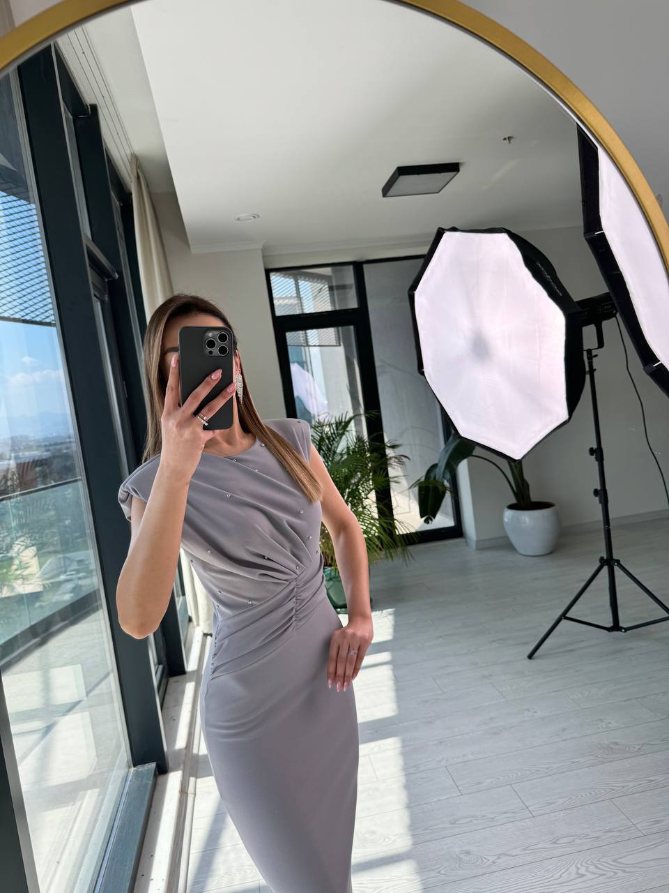 Gri%20Önü%20Taşlı%20Bel%20Detaylı%20Krep%20Kumaş%20Kalem%20Elbise