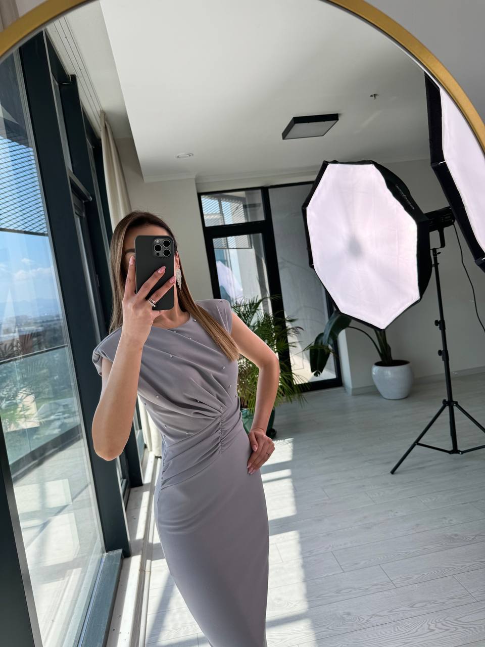 Gri%20Önü%20Taşlı%20Bel%20Detaylı%20Krep%20Kumaş%20Kalem%20Elbise