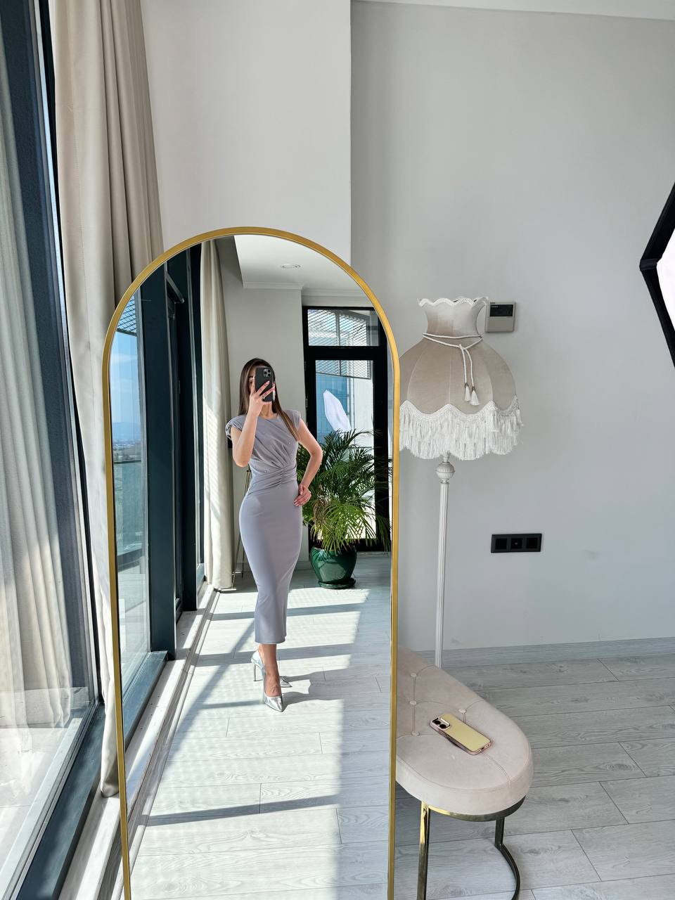 Gri%20Önü%20Taşlı%20Bel%20Detaylı%20Krep%20Kumaş%20Kalem%20Elbise