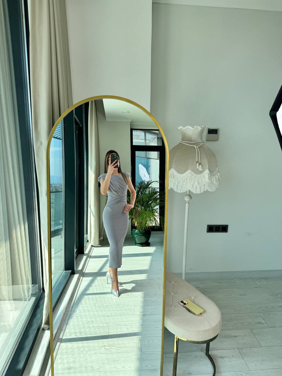 Gri%20Önü%20Taşlı%20Bel%20Detaylı%20Krep%20Kumaş%20Kalem%20Elbise