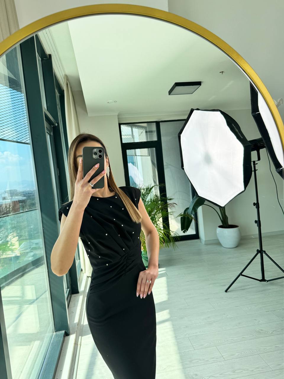 Sİyah%20Önü%20Taşlı%20Bel%20Detaylı%20Krep%20Kumaş%20Kalem%20Elbise