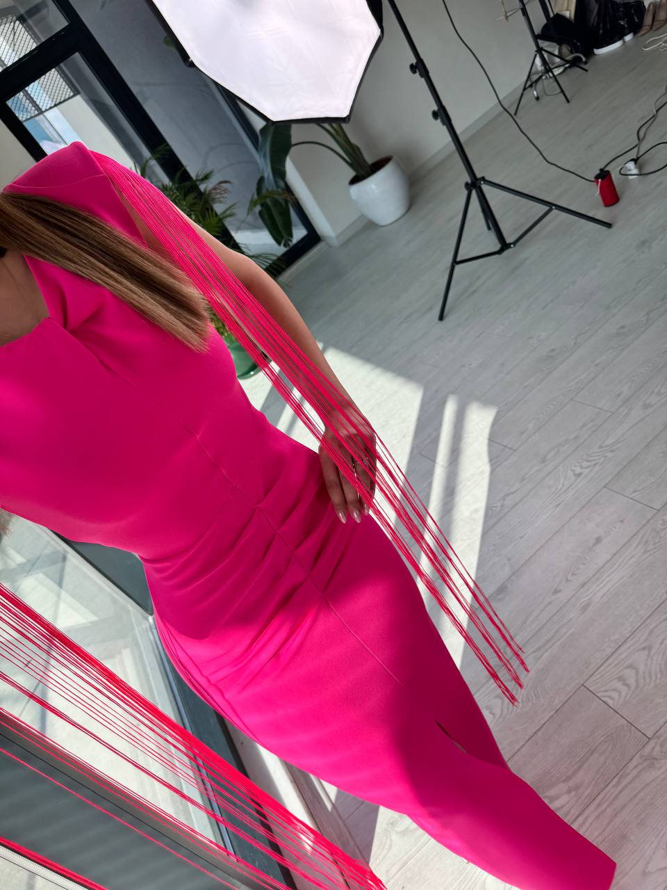 Tasarım%20Pembe%20Kol%20Püskül%20ip%20Detay%20Atlas%20Kumaş%20Kalem%20Elbise