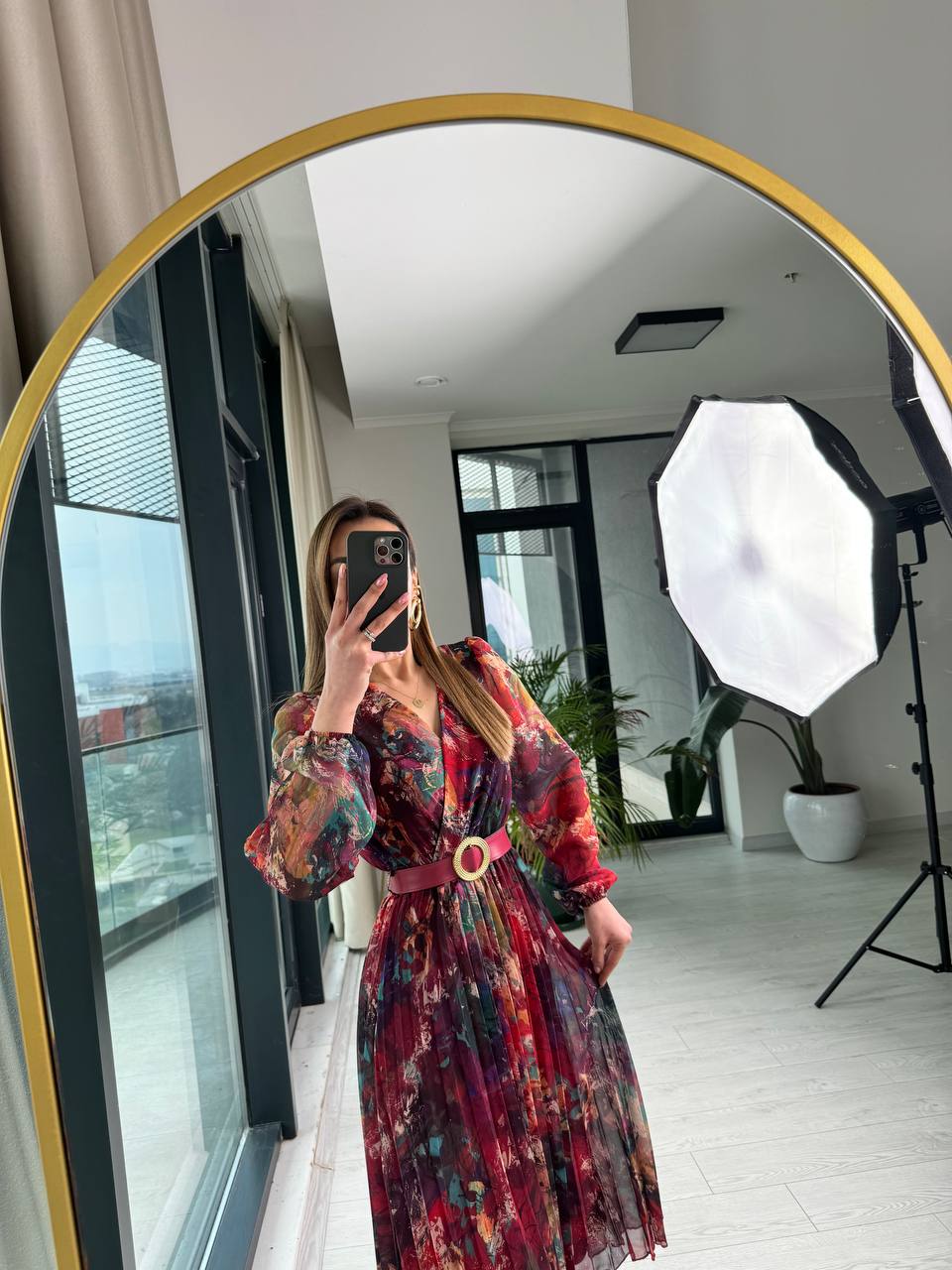 Bordo%20Desenli%20Piliseli%20Astarlı%20Kemerli%20Şifon%20Elbise