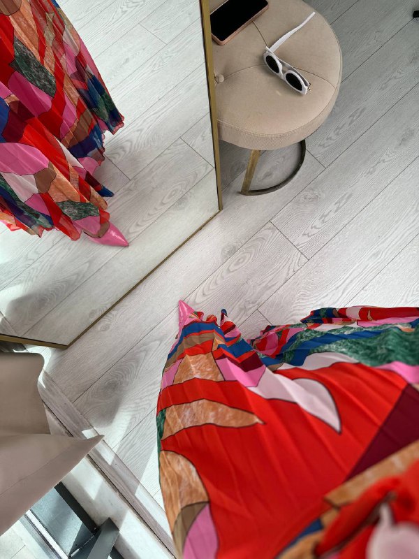 Tasarım%20Renkli%20Astarlı%20Sırt%20Detaylı%20Şifon%20Elbise