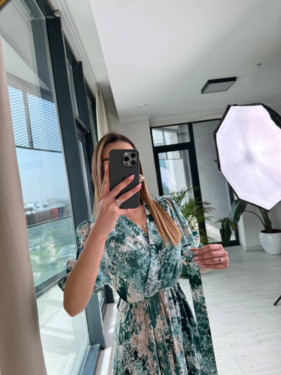 Yeşil%20Zümrüt%20Kemerli%20Pamuklu%20Viskon%20Kumaş%20Kuruvaze%20Yaka%20Elbise
