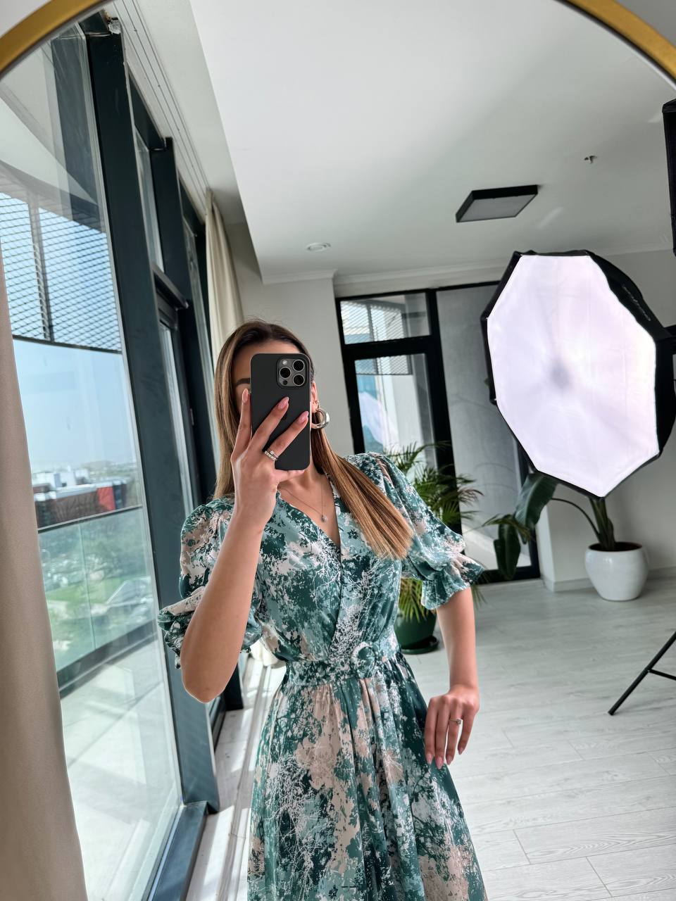 Yeşil%20Zümrüt%20Kemerli%20Pamuklu%20Viskon%20Kumaş%20Kuruvaze%20Yaka%20Elbise