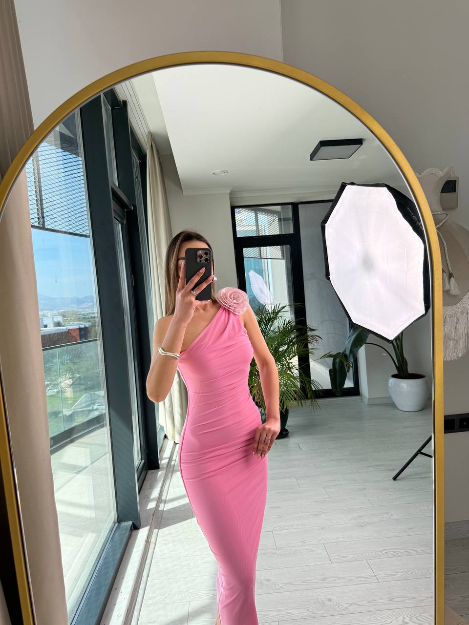Barbie%20Pembe%20Tasarım%20Astarlı%20Gül%20Detaylı%20Tek%20Kol%20Tül%20Elbise