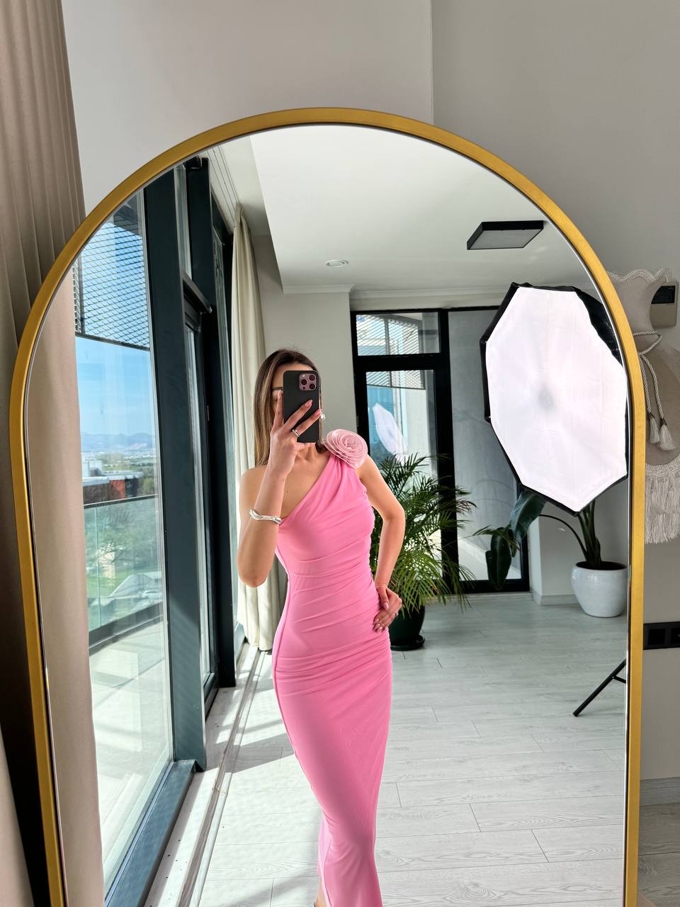 Barbie%20Pembe%20Tasarım%20Astarlı%20Gül%20Detaylı%20Tek%20Kol%20Tül%20Elbise