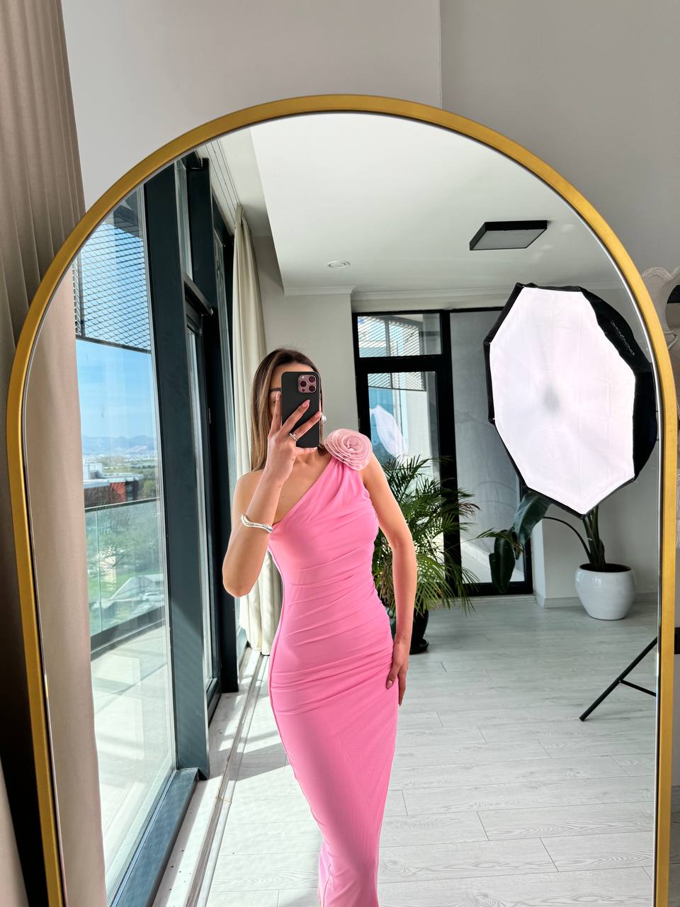 Barbie%20Pembe%20Tasarım%20Astarlı%20Gül%20Detaylı%20Tek%20Kol%20Tül%20Elbise