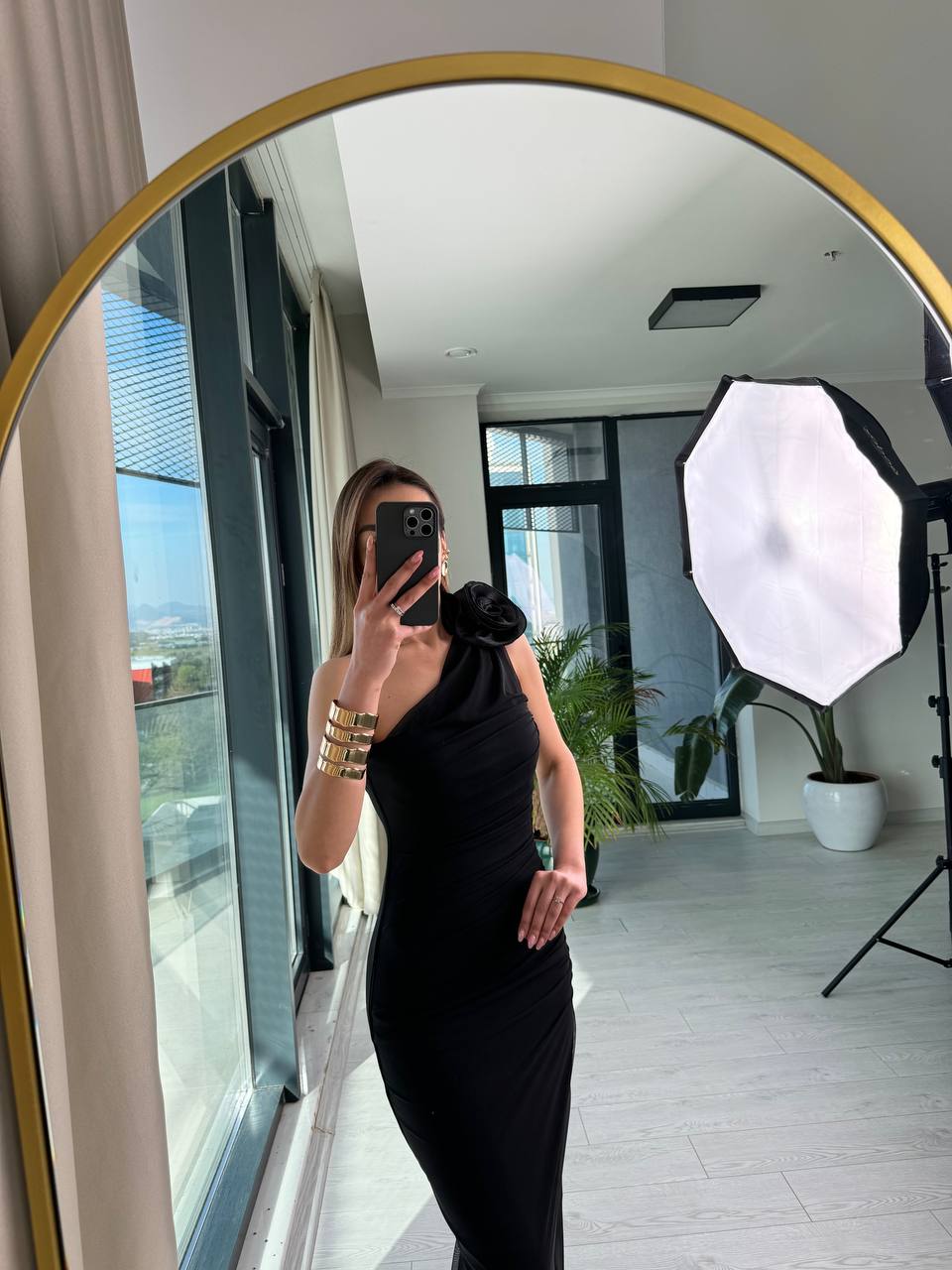 Siyah%20Tasarım%20Astarlı%20Gül%20Detaylı%20Tek%20Kol%20Tül%20Elbise