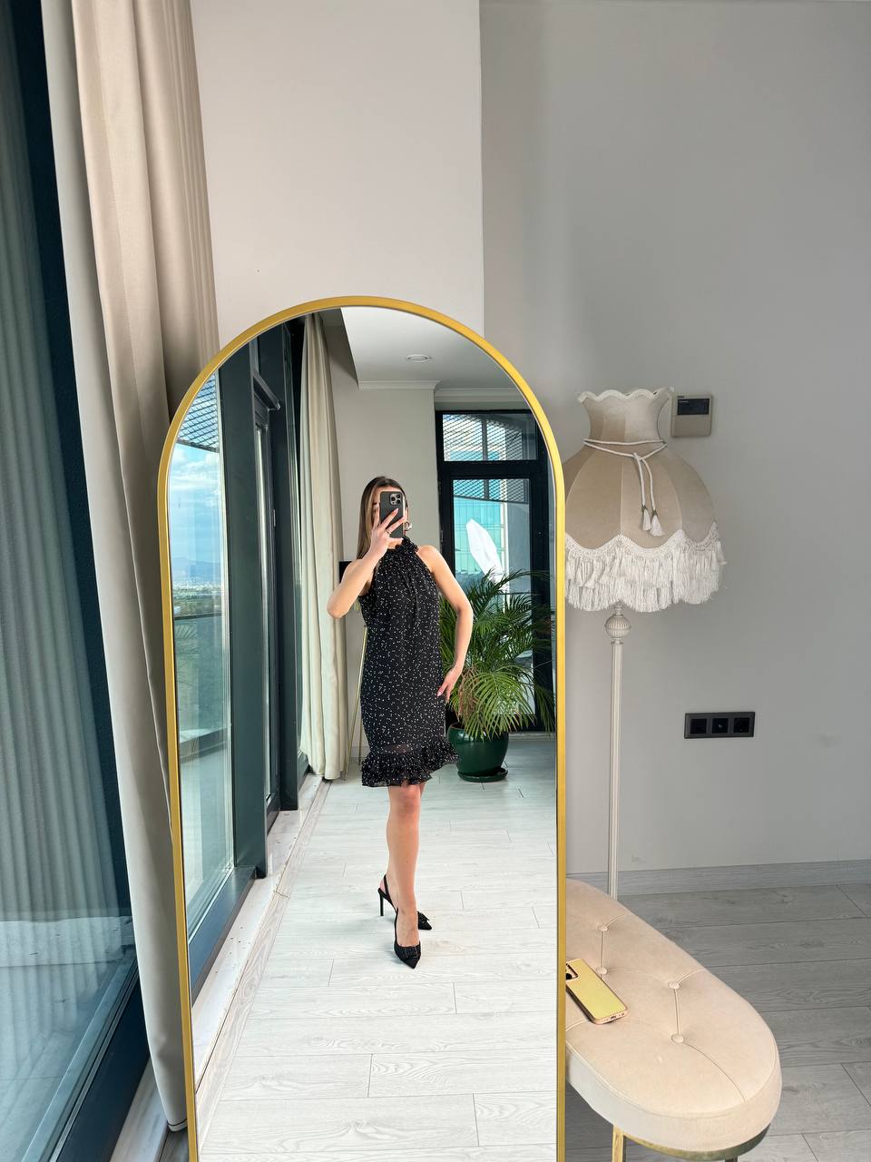 Halter%20Yaka%20Boyun%20Ve%20Etek%20Detaylı%20Siyah%20Puantiyeli%20Astarlı%20Şifon%20Elbise