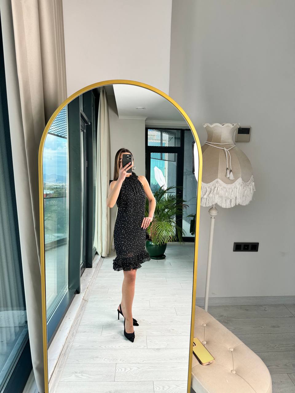 Halter%20Yaka%20Boyun%20Ve%20Etek%20Detaylı%20Siyah%20Puantiyeli%20Astarlı%20Şifon%20Elbise