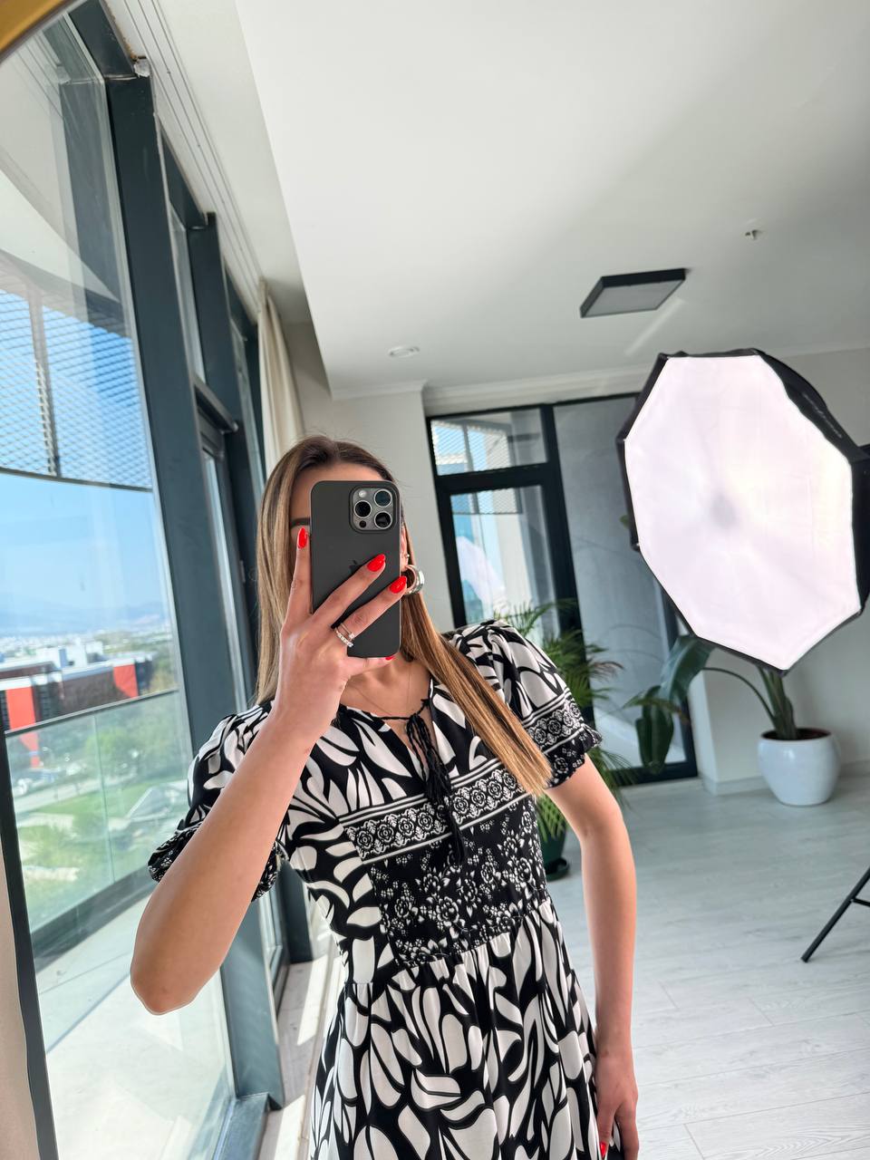 Siyah%20Beyaz%20Viskon%20Kumaş%20Kısa%20Kollu%20Elbise