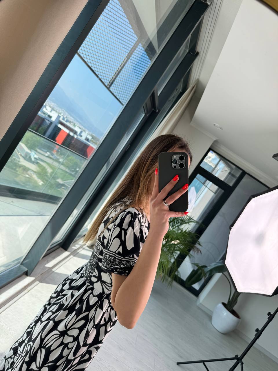Siyah%20Beyaz%20Viskon%20Kumaş%20Kısa%20Kollu%20Elbise