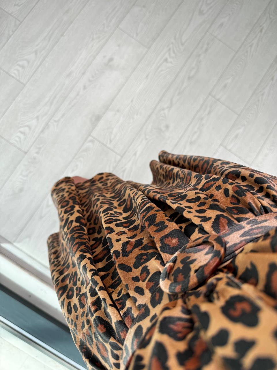 Kahverengi%20Leopar%20Desen%20Tok%20Saten%20Kemerli%20Elbise