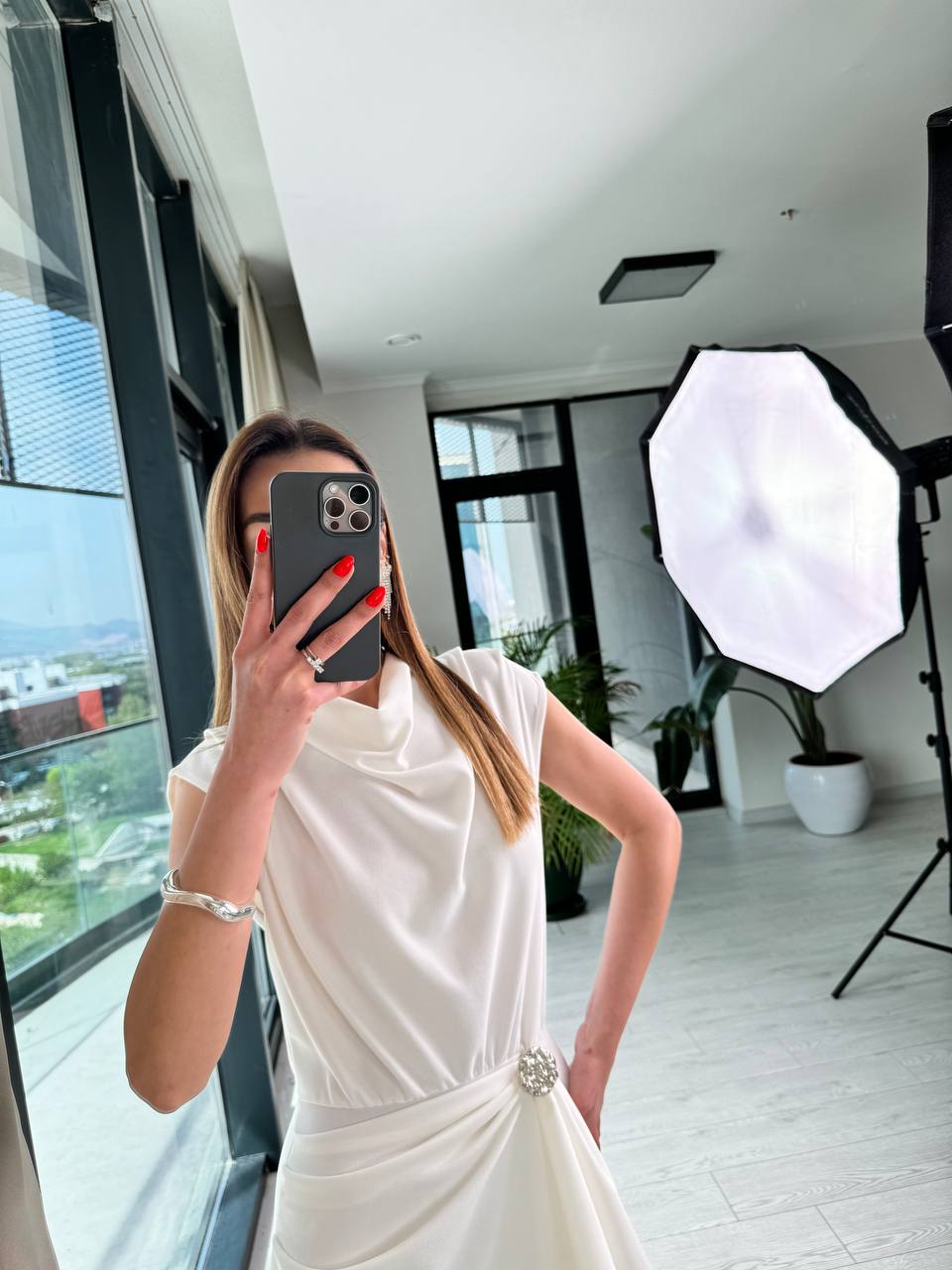 Beyaz%20Astarlı%20Etek%20Detay%20Degaje%20Yaka%20Tok%20Krep%20Elbise