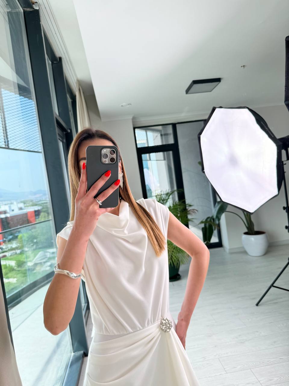 Beyaz%20Astarlı%20Etek%20Detay%20Degaje%20Yaka%20Tok%20Krep%20Elbise