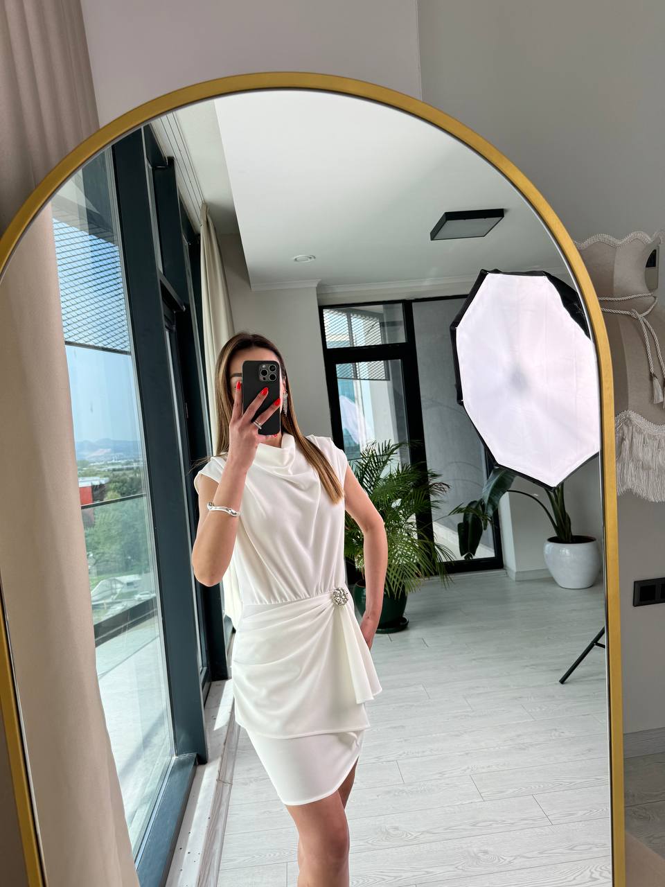 Beyaz%20Astarlı%20Etek%20Detay%20Degaje%20Yaka%20Tok%20Krep%20Elbise