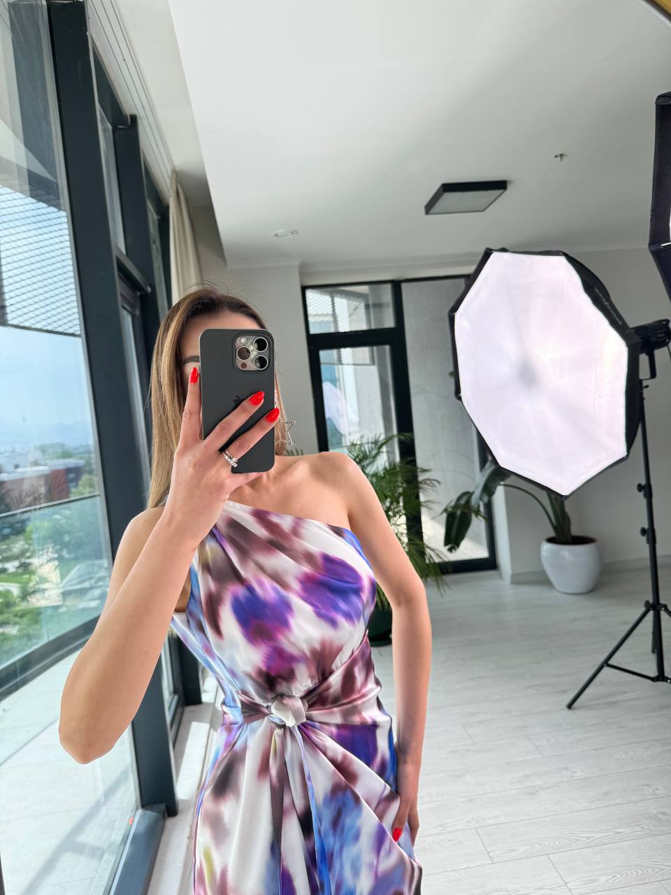 Mor%20Desenli%20Tek%20Kol%20Saten%20Tasarım%20Maria%20Elbise