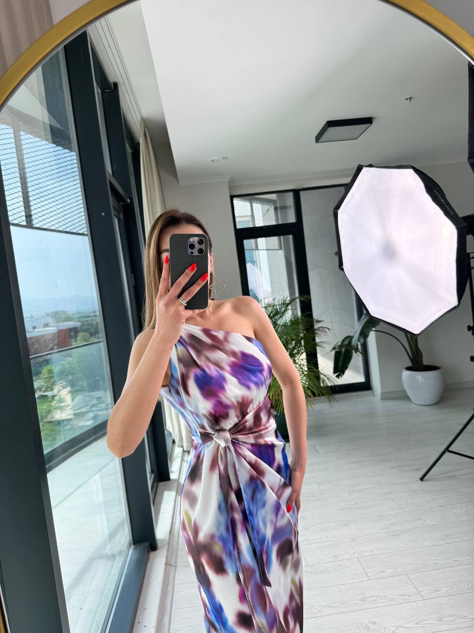 Mor%20Desenli%20Tek%20Kol%20Saten%20Tasarım%20Maria%20Elbise