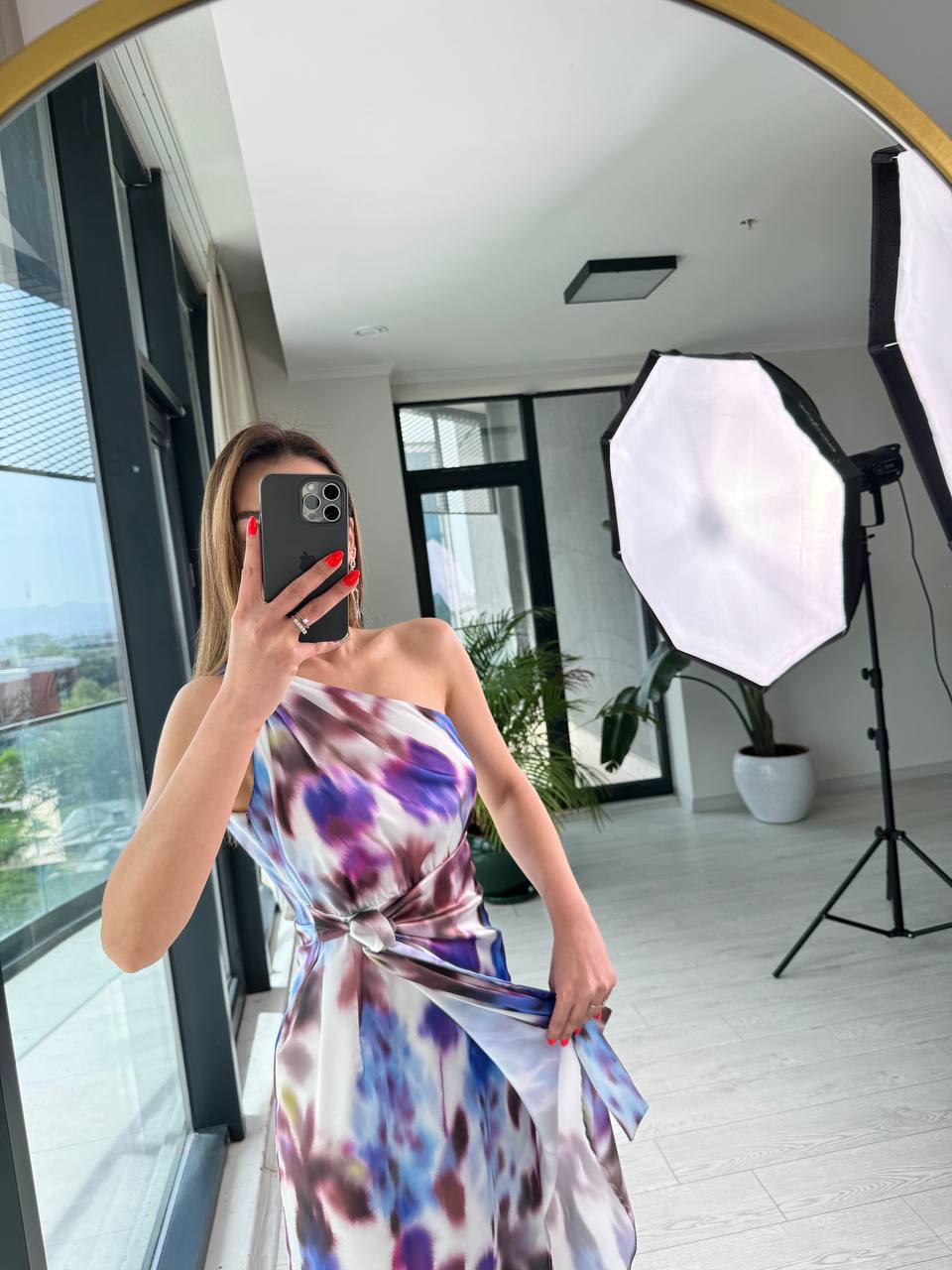 Mor%20Desenli%20Tek%20Kol%20Saten%20Tasarım%20Maria%20Elbise