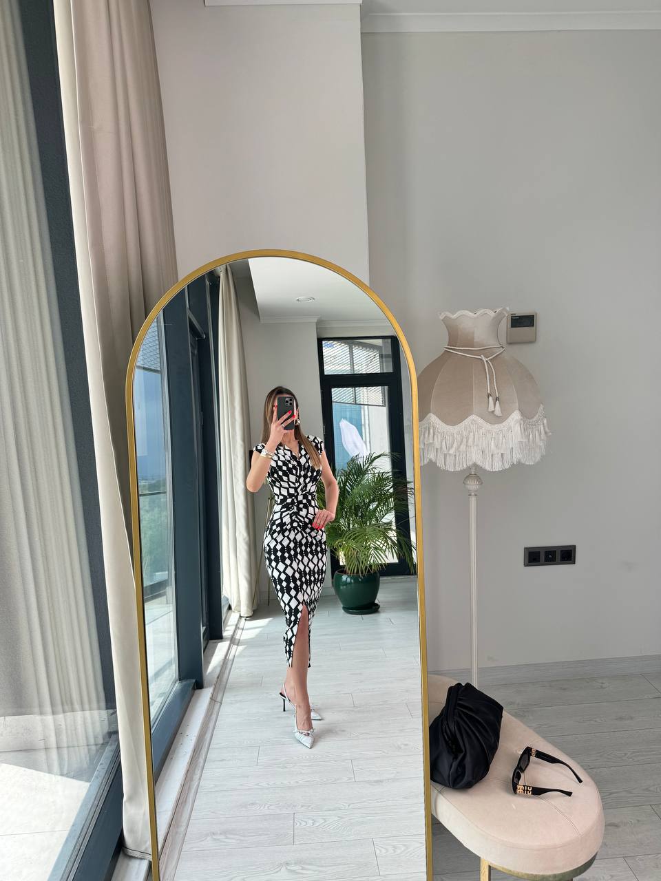 Siyah%20Beyaz%20Düğme%20Detaylı%20Tok%20Krep%20Kumaş%20Kalem%20Elbise