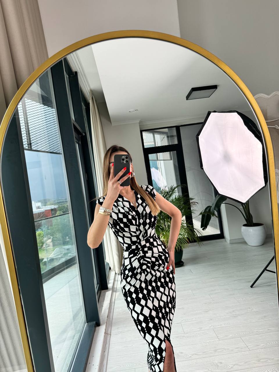 Siyah%20Beyaz%20Düğme%20Detaylı%20Tok%20Krep%20Kumaş%20Kalem%20Elbise