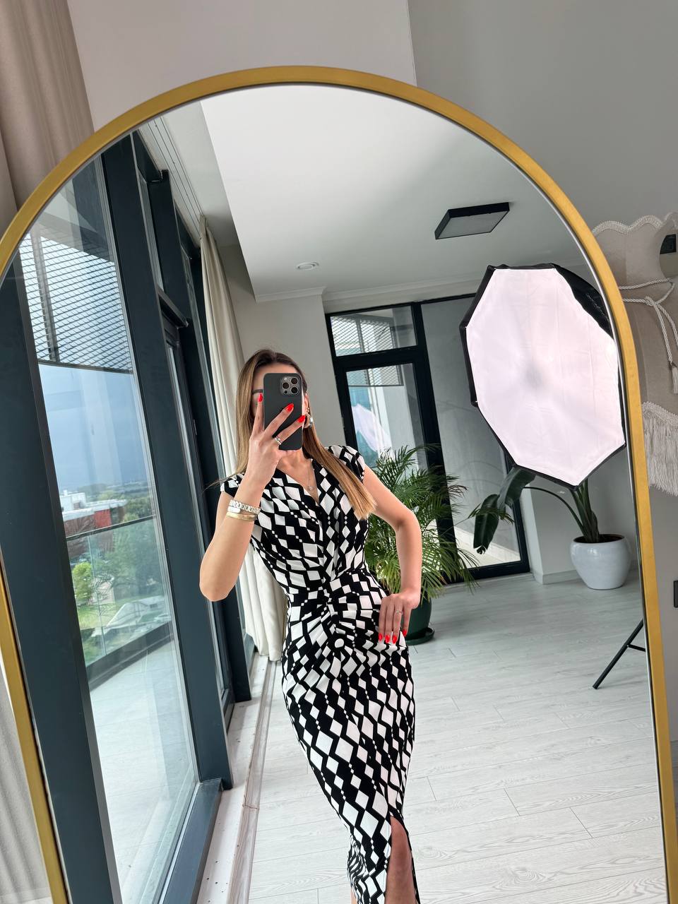 Siyah%20Beyaz%20Düğme%20Detaylı%20Tok%20Krep%20Kumaş%20Kalem%20Elbise