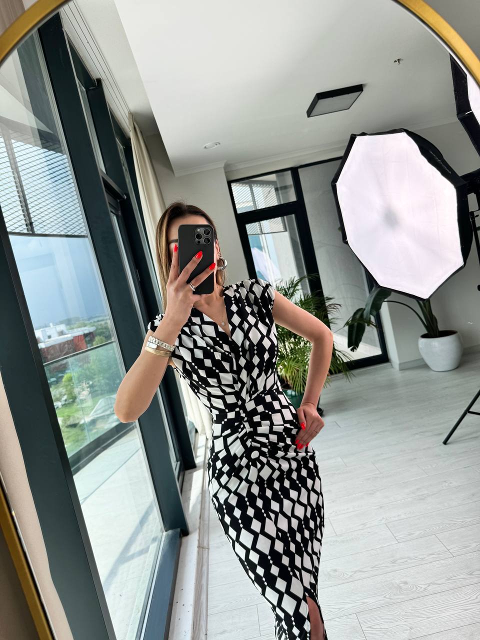 Siyah%20Beyaz%20Düğme%20Detaylı%20Tok%20Krep%20Kumaş%20Kalem%20Elbise