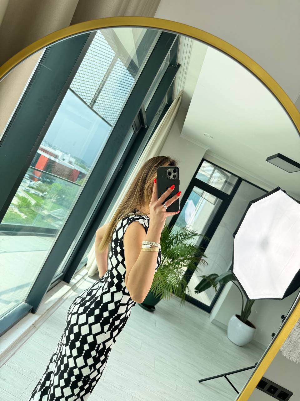 Siyah%20Beyaz%20Düğme%20Detaylı%20Tok%20Krep%20Kumaş%20Kalem%20Elbise