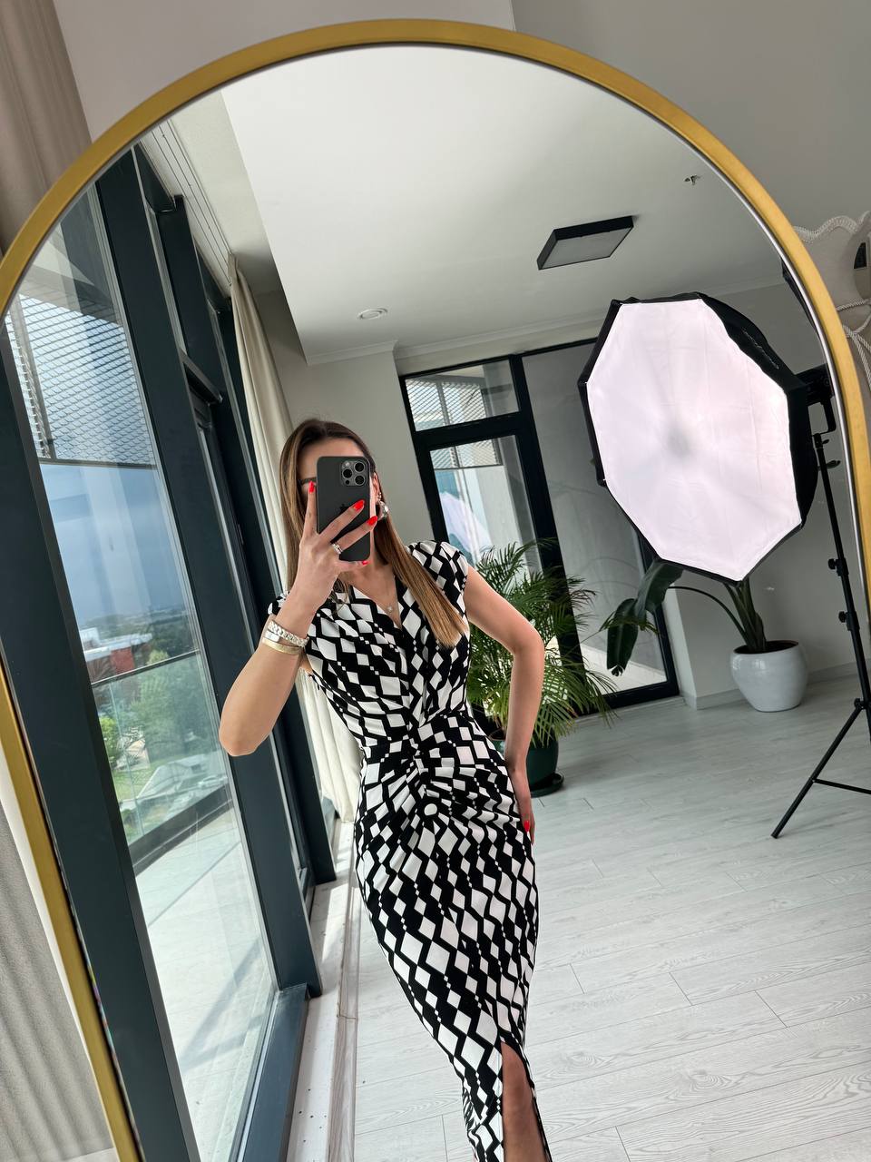 Siyah%20Beyaz%20Düğme%20Detaylı%20Tok%20Krep%20Kumaş%20Kalem%20Elbise