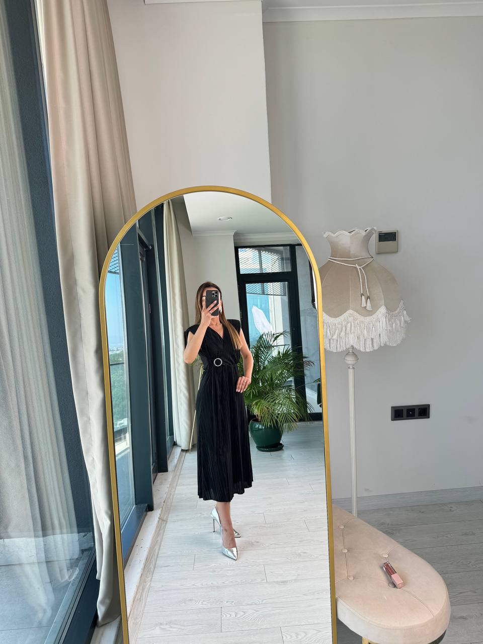 Siyah%20Astarlı%20Bel%20Detaylı%20Piliseli%20Kumaş%20Elbise