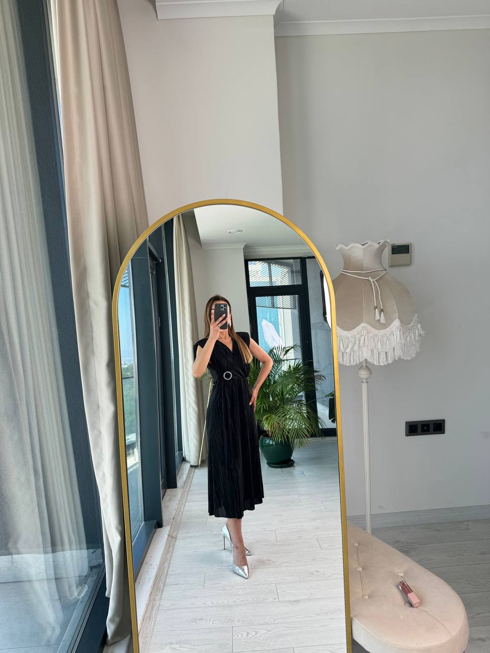 Siyah%20Astarlı%20Bel%20Detaylı%20Piliseli%20Kumaş%20Elbise