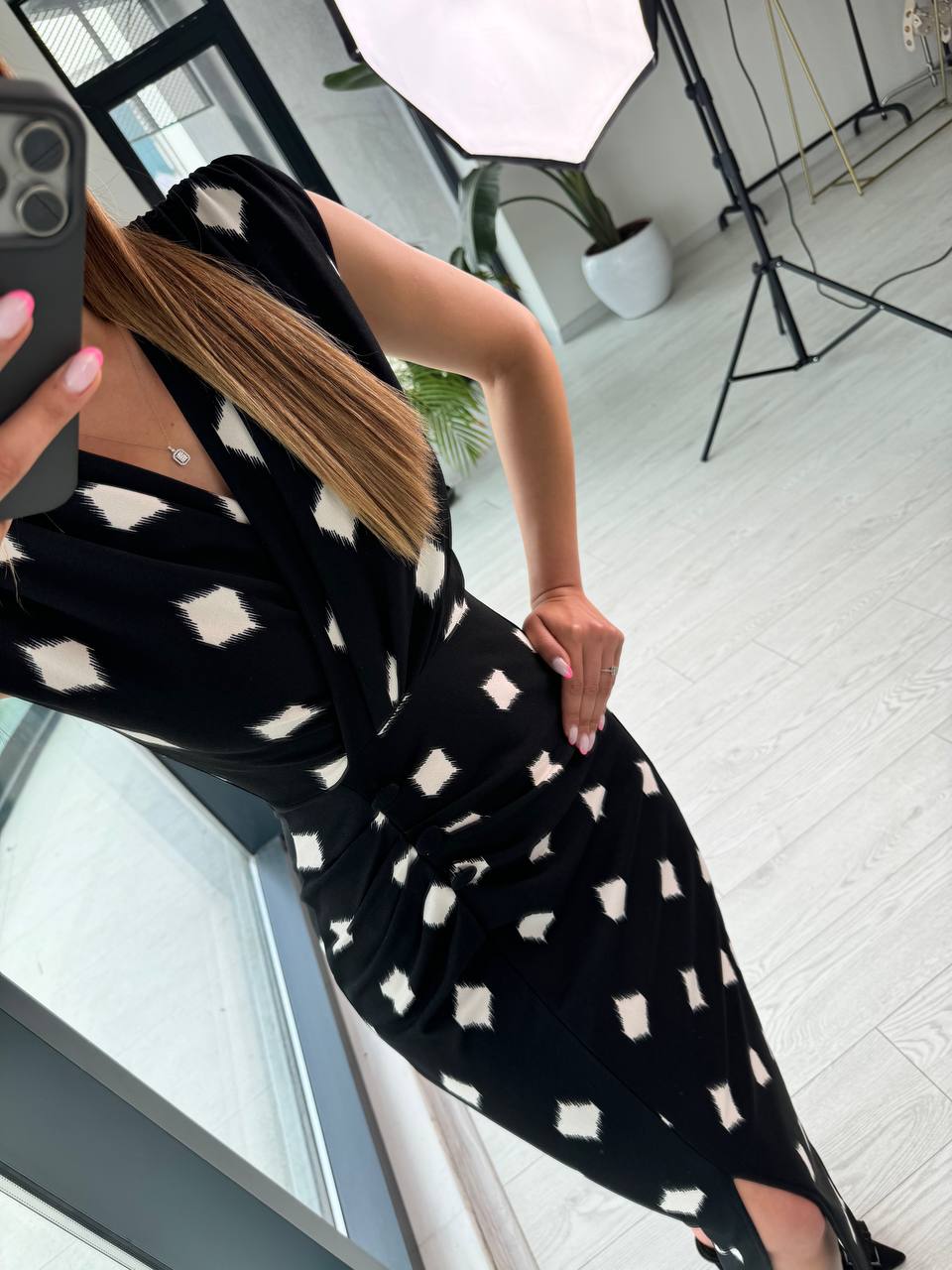 Siyah%20Düğme%20Detaylı%20Tok%20Krep%20Kumaş%20Kalem%20Elbise