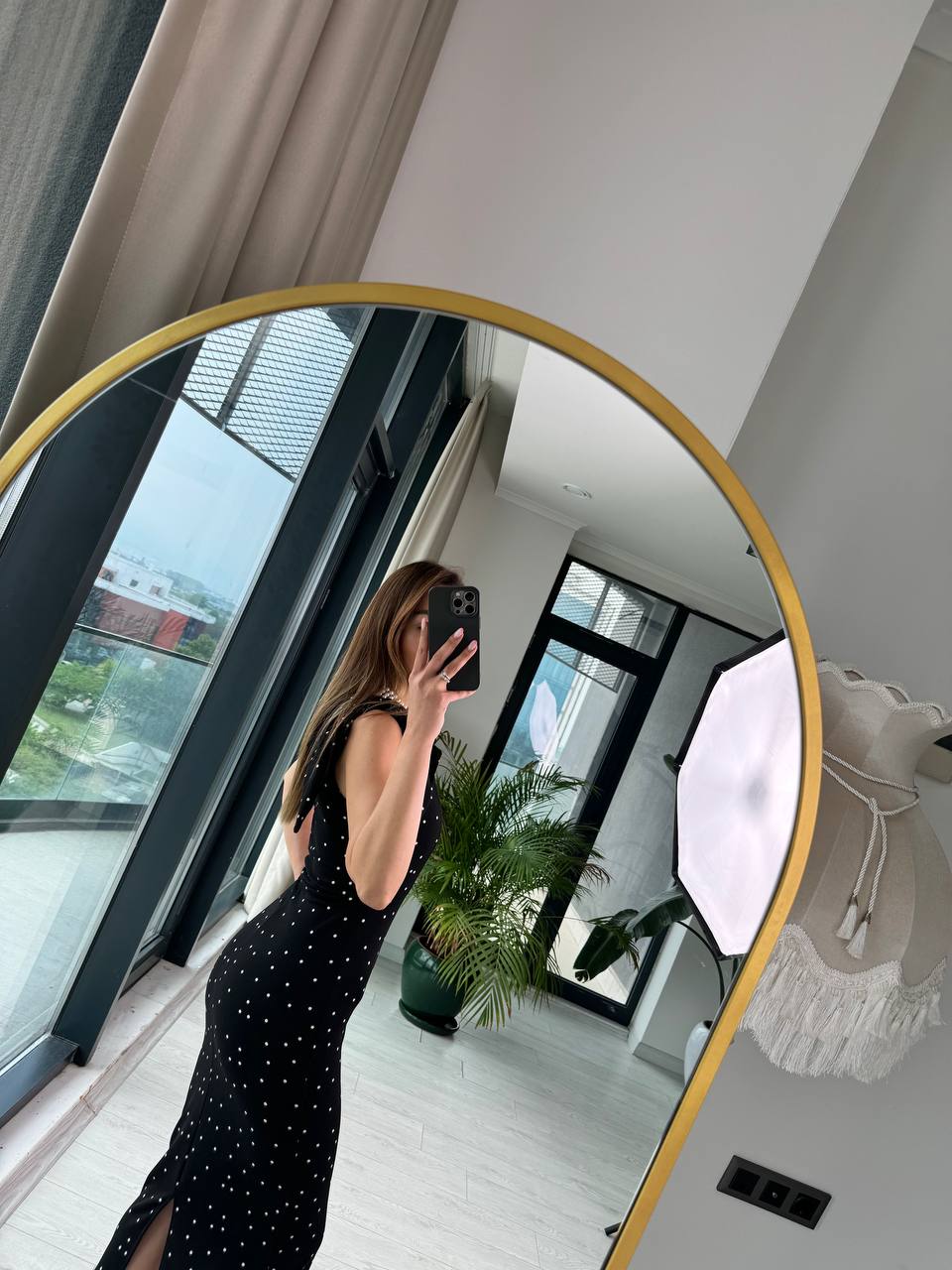 Siyah%20Puantiyeli%20Tek%20Kol%20Fiyonk%20Detay%20Krep%20Kumaş%20Kalem%20Elbise