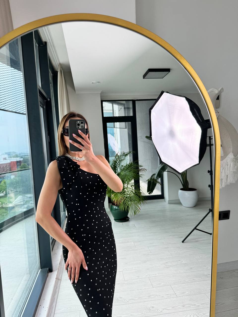 Siyah%20Puantiyeli%20Tek%20Kol%20Fiyonk%20Detay%20Krep%20Kumaş%20Kalem%20Elbise